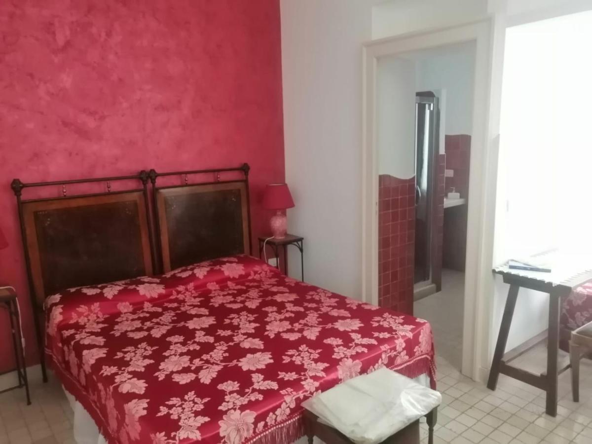 Bed and Breakfast Anticadimora Dei Pepe Salve Exterior foto