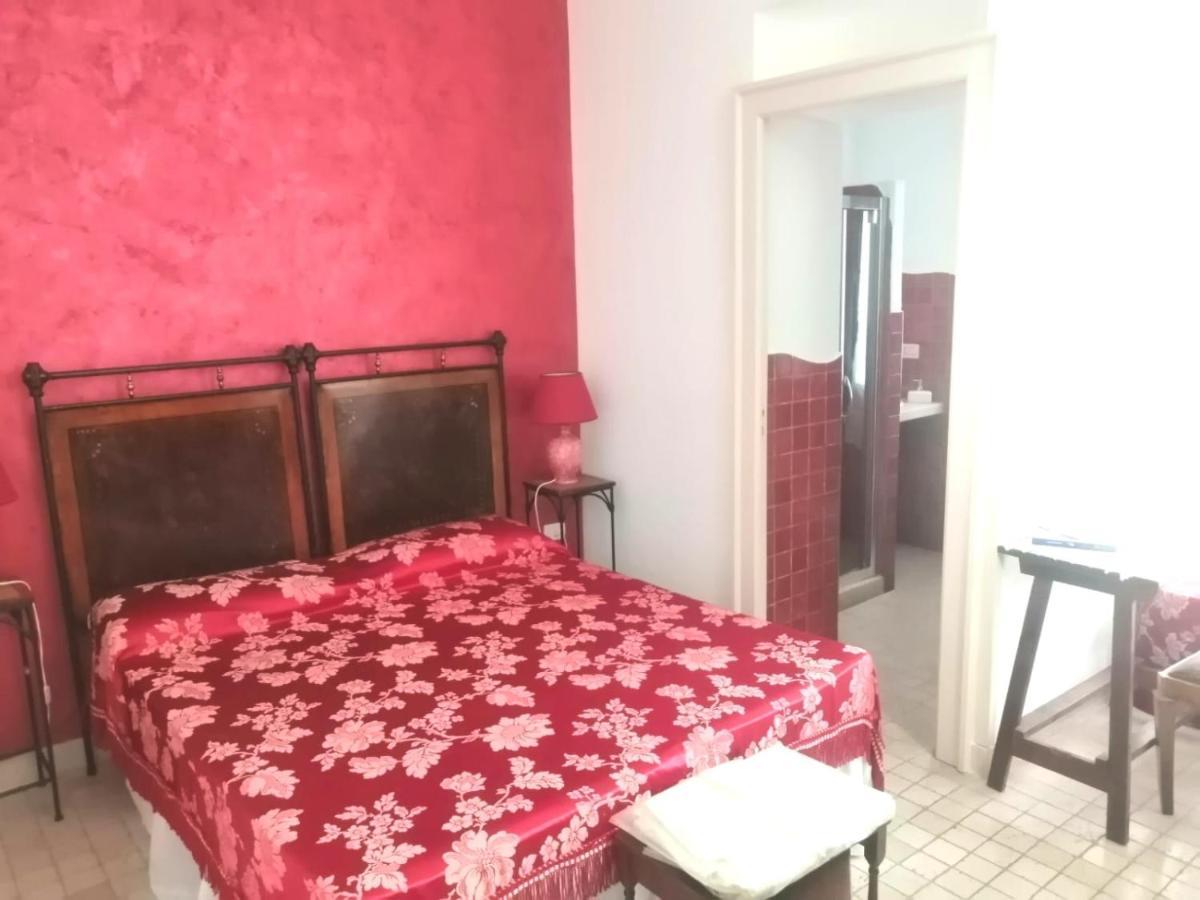 Bed and Breakfast Anticadimora Dei Pepe Salve Exterior foto
