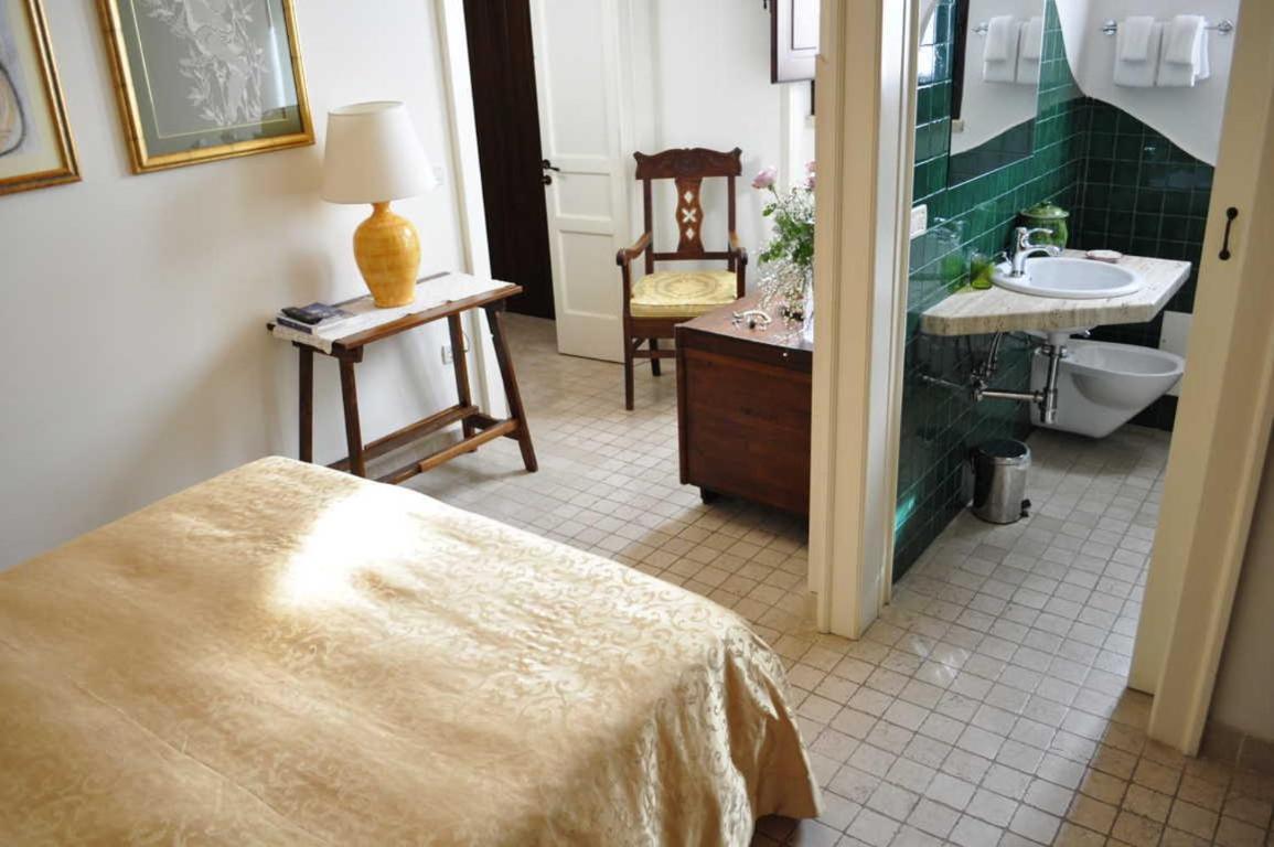 Bed and Breakfast Anticadimora Dei Pepe Salve Exterior foto