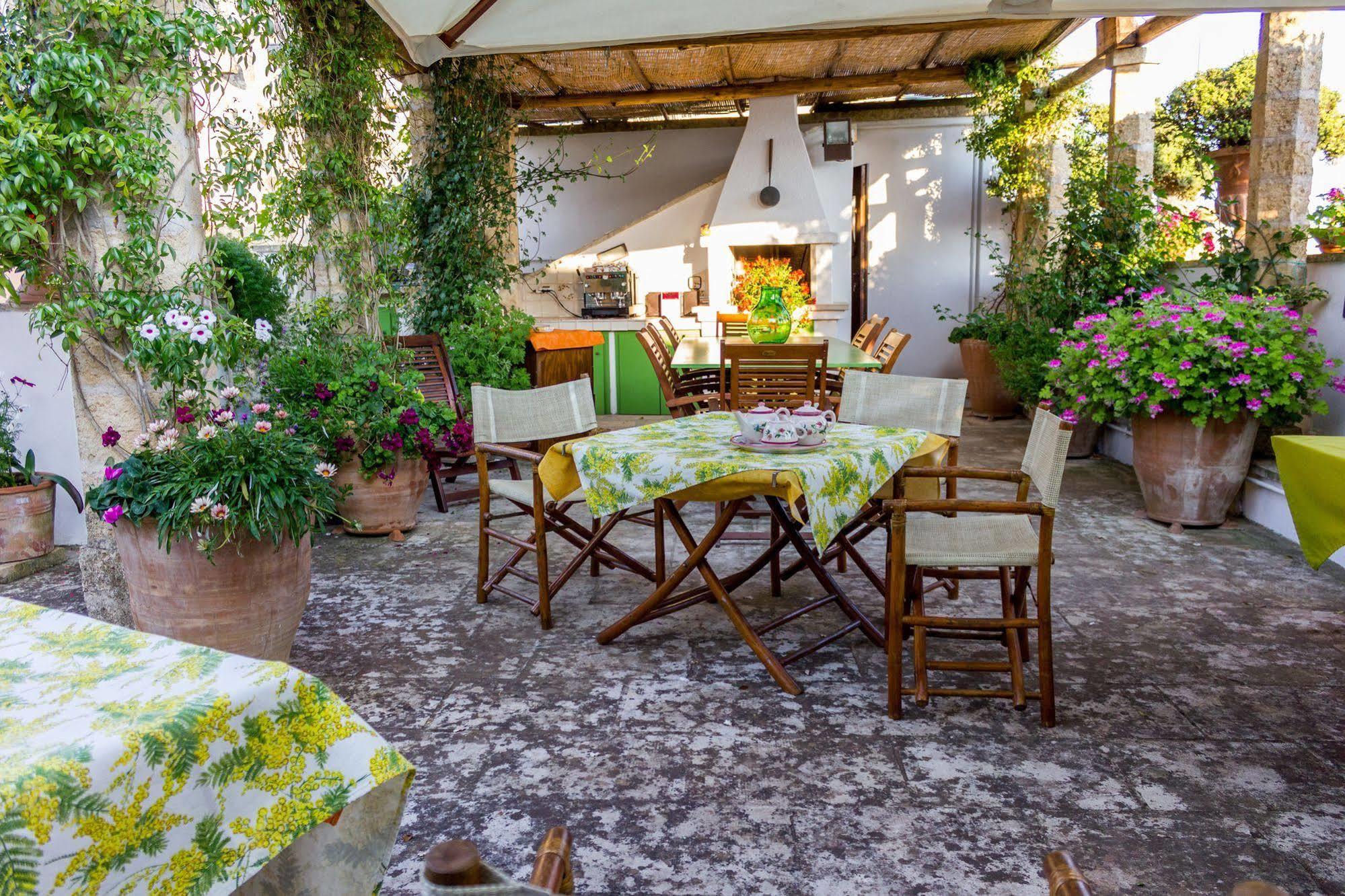 Bed and Breakfast Anticadimora Dei Pepe Salve Exterior foto