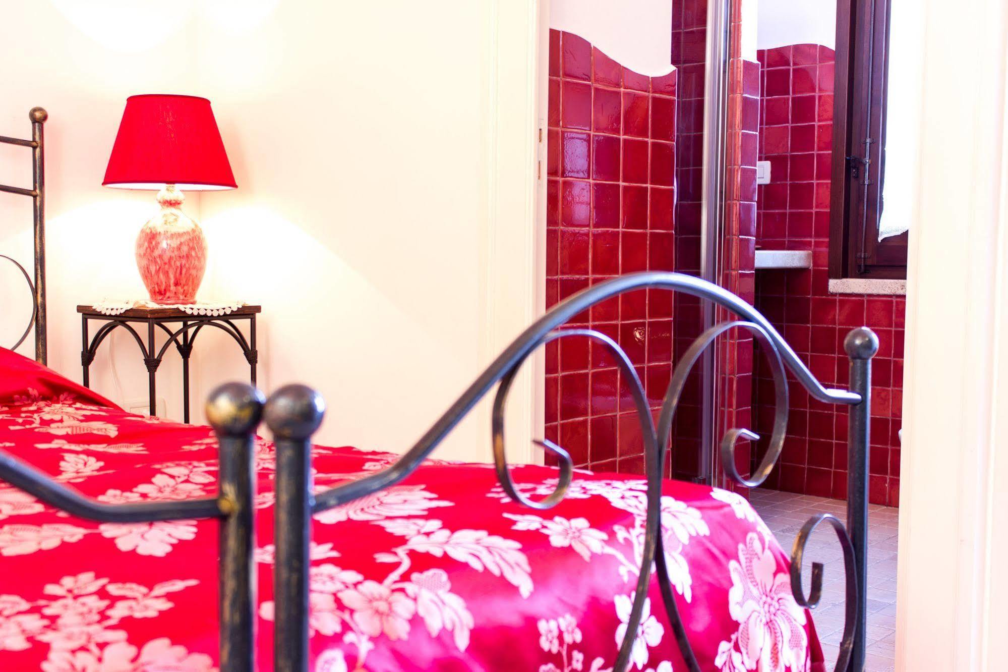 Bed and Breakfast Anticadimora Dei Pepe Salve Exterior foto